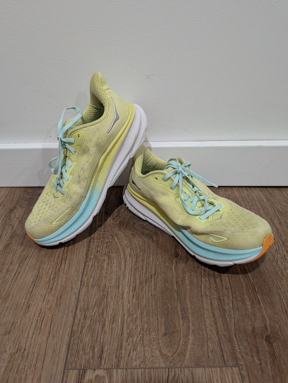 HOKA Clifton 9 Size 7.5B - Picture 2 of 12
